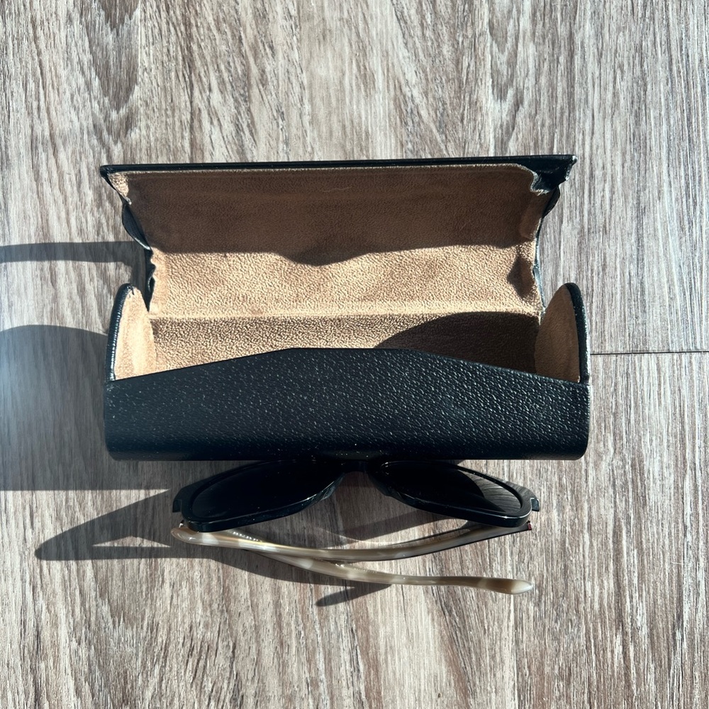 Burbarry Sunglasses - Picture 4 of 6